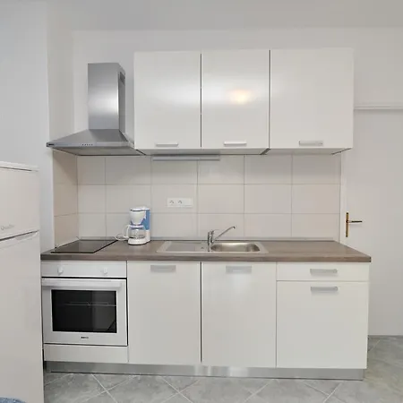 Appartement Marija - - First Line To The Sea