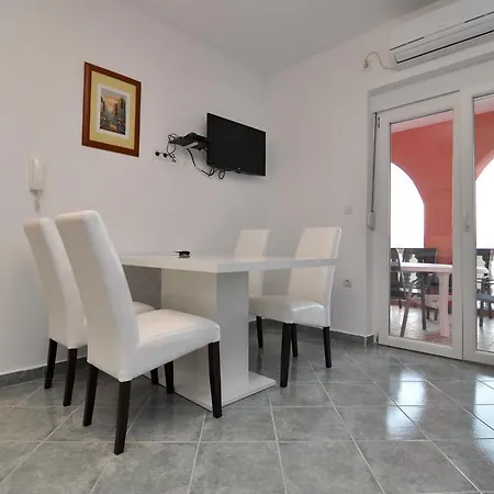 Marija - - First Line To The Sea Apartman Maslenica